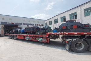 1200*1200雙齒輥破碎機，兩臺900*900軌道移動雙齒輥破碎機發往云南