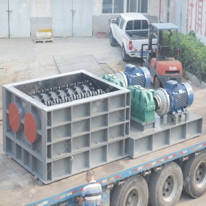 1208大型液壓對輥式制砂機發(fā)貨圖片