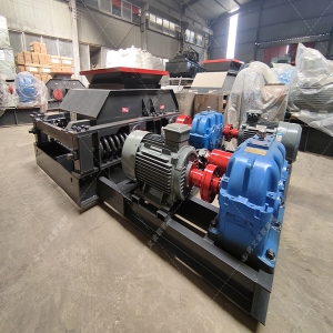 大型1200x800半自動對輥制砂機(jī)設(shè)備發(fā)貨圖片