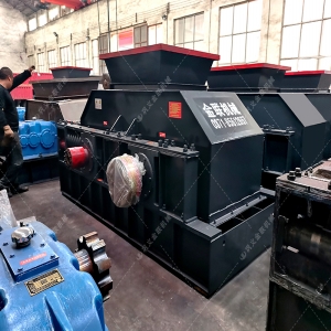 1500x800型破碎機 大型鵝卵石破碎機發(fā)貨圖片