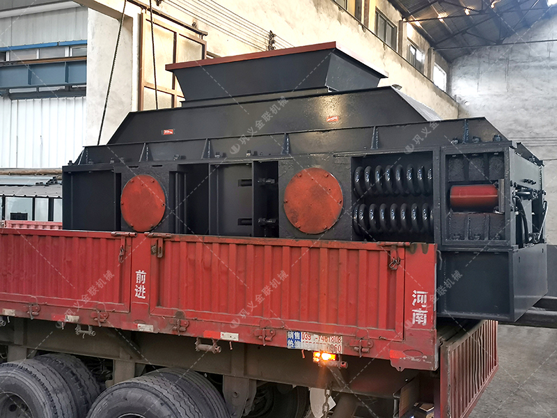 1500x1000型鵝卵石破碎機 兩臺大型破碎機發往新疆