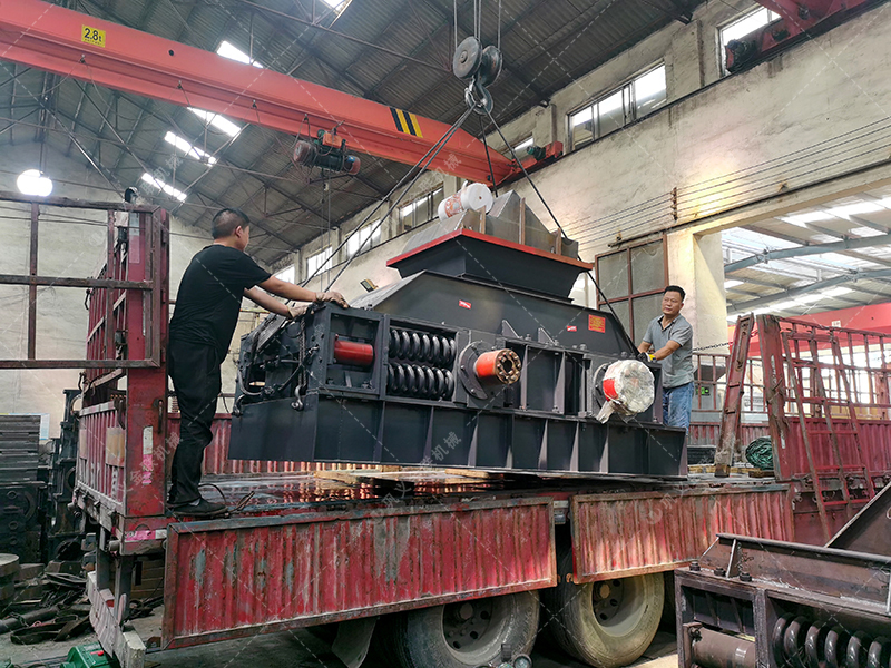 2PG1200x800大型對輥破碎機(jī)發(fā)貨 發(fā)往湖北
