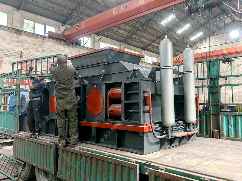 大型2PG1500x1000液壓對輥破碎機發往云南昆明