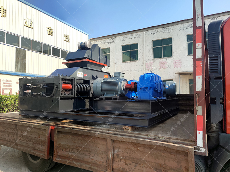 800x600彈簧式對輥破碎機發貨 發往河南