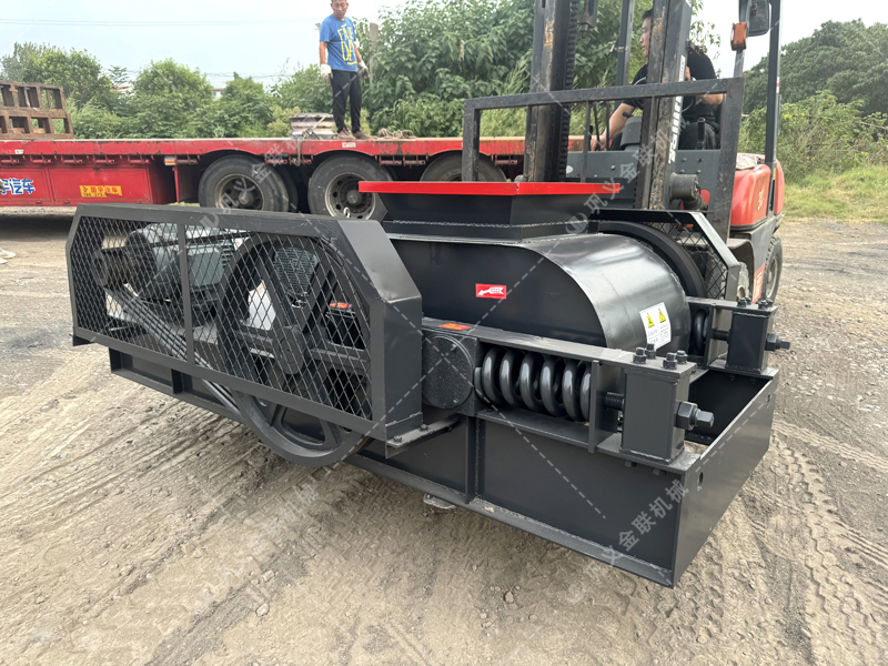 硬巖與軟巖通吃，雙齒輥破碎機的“牙齒”究竟有多鋒利？